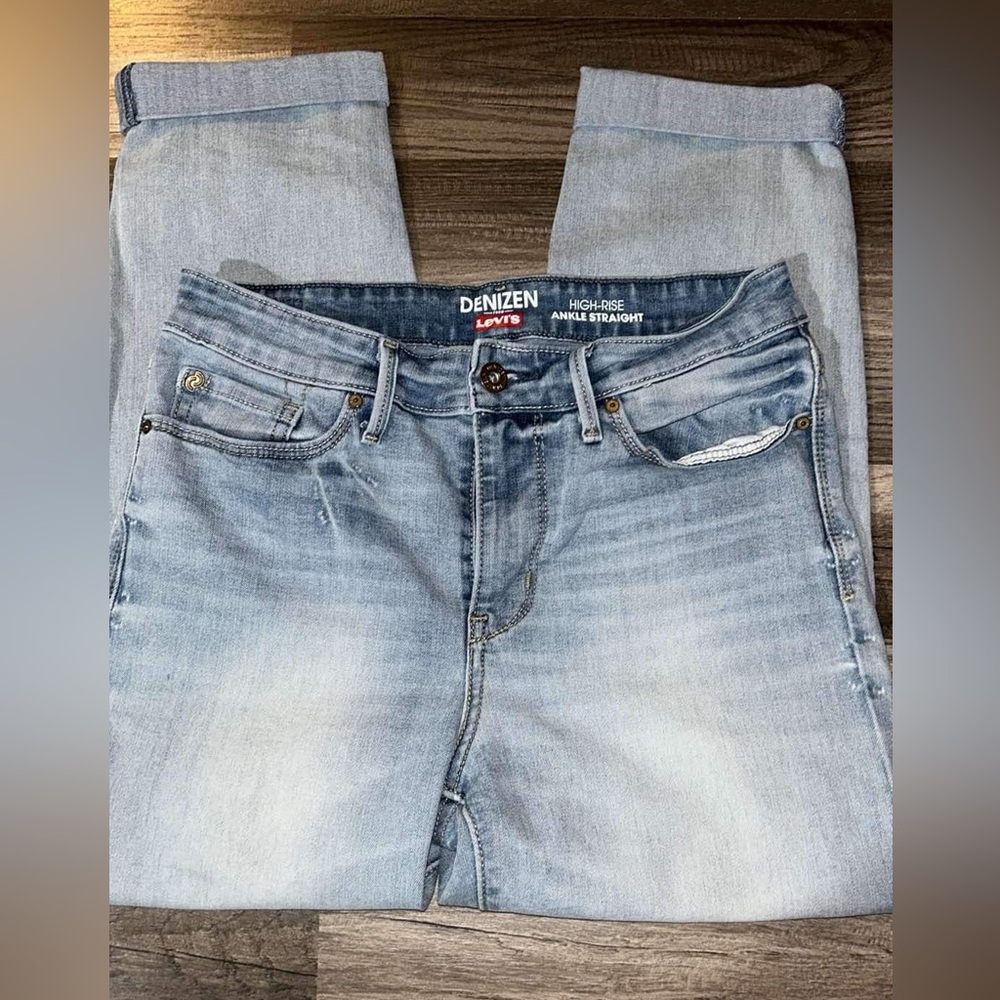 🦋Levi’s High Rise Ankle Straight leg capris🦋